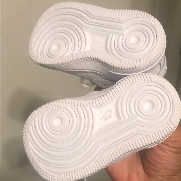 Infant White UPS - Picture 5 of 5